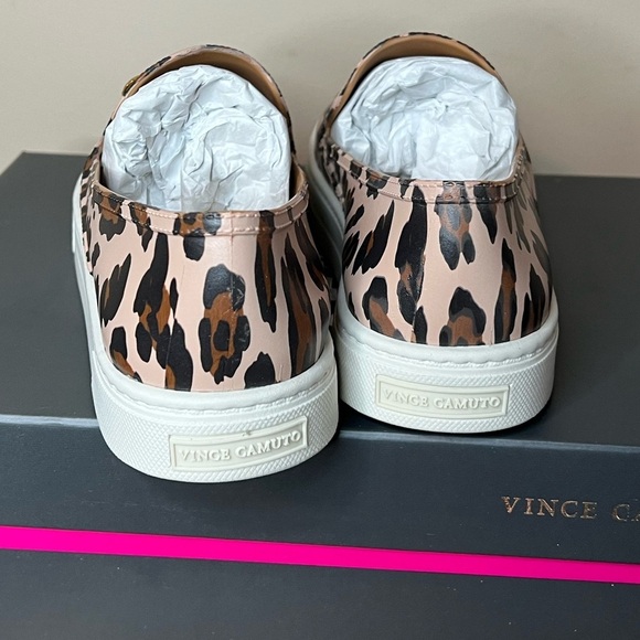 🌻Vince Camuto Leopard Print Slip-On Women's Shoe - Picture 6 of 9